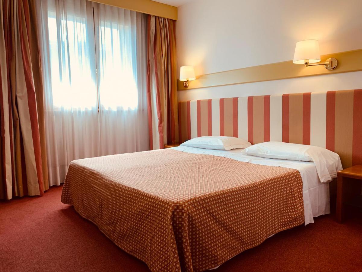 Eurohotel Palace 마니아고 외부 사진